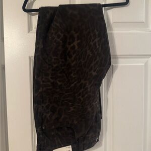 NWT A&F high rise 90’s relaxed Jean cheetah print